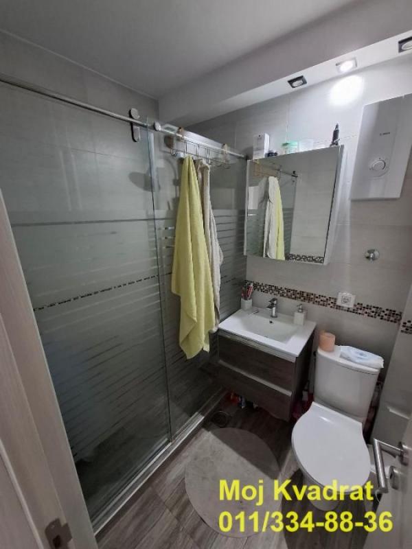 Stan na prodaju u Beogradu, Novi Beograd blok 30 (B92), dvoiposoban, 64m2, cena 255000 evra