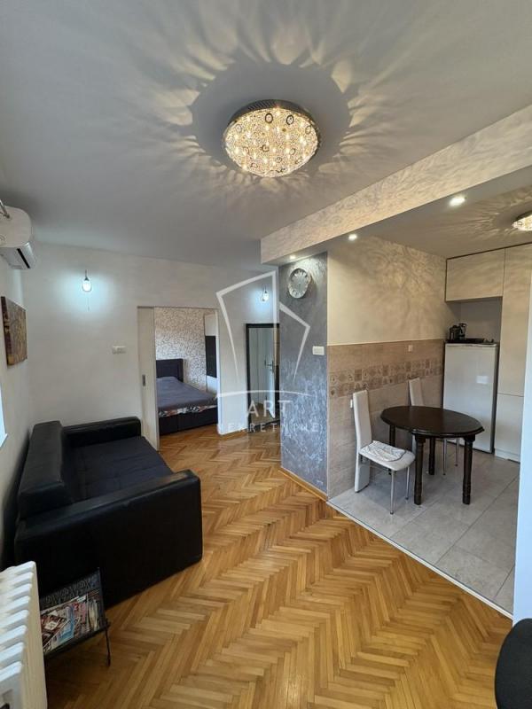 Stan na prodaju u Beogradu, Karaburma, jednoiposoban, 37m2, cena 149000 evra