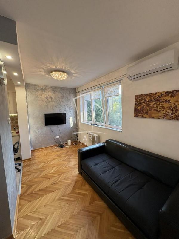 Stan na prodaju u Beogradu, Karaburma, jednoiposoban, 37m2, cena 149000 evra