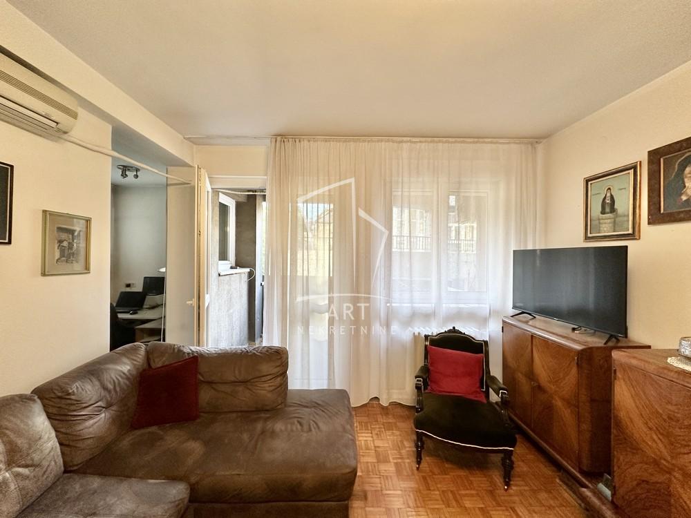 Stan na prodaju u Beogradu, Savski venac, trosoban, 79m2, cena 295000 evra