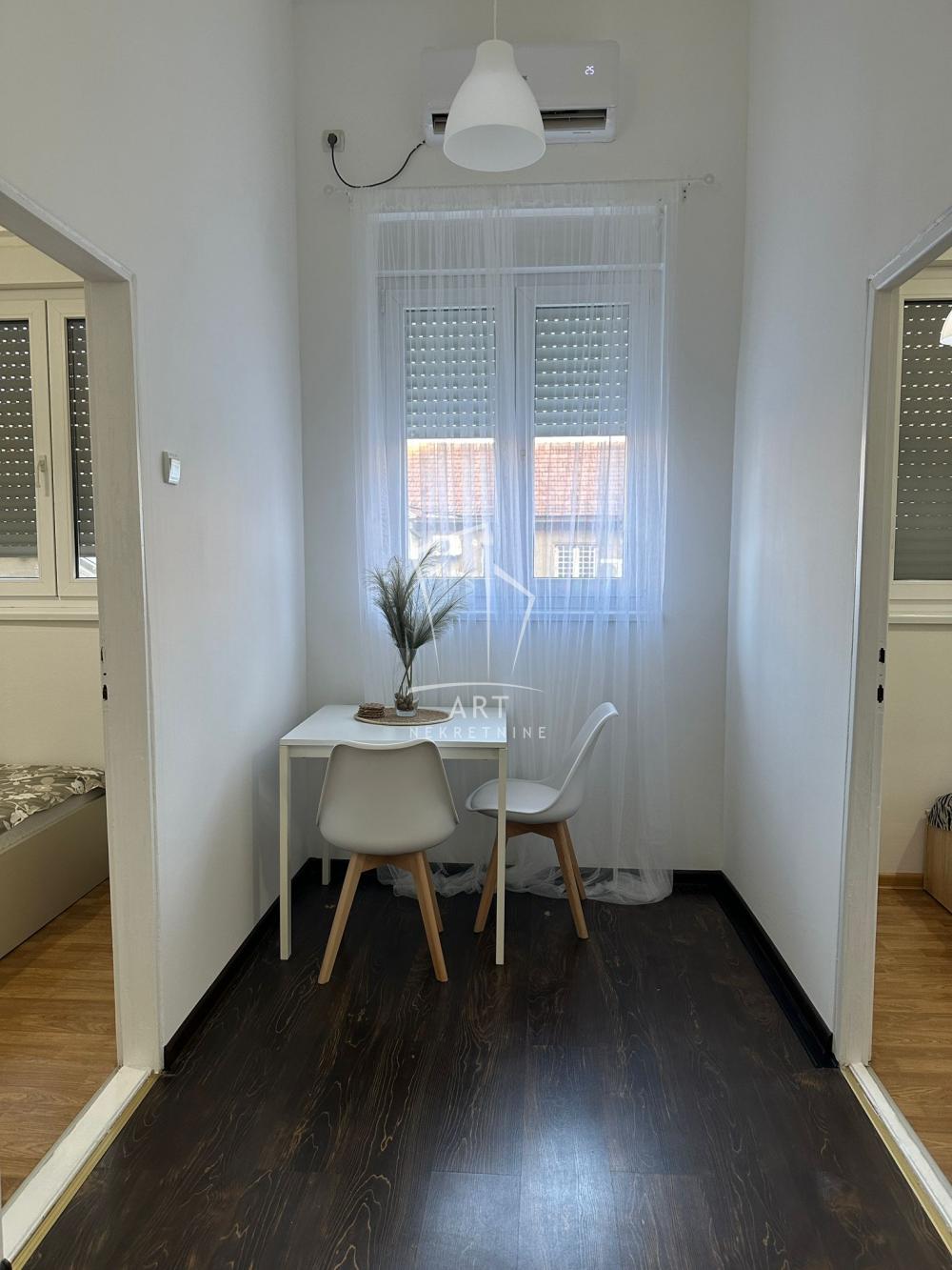 Stan na prodaju u Beogradu, Senjak, dvoiposoban, 31m2, cena 145000 evra