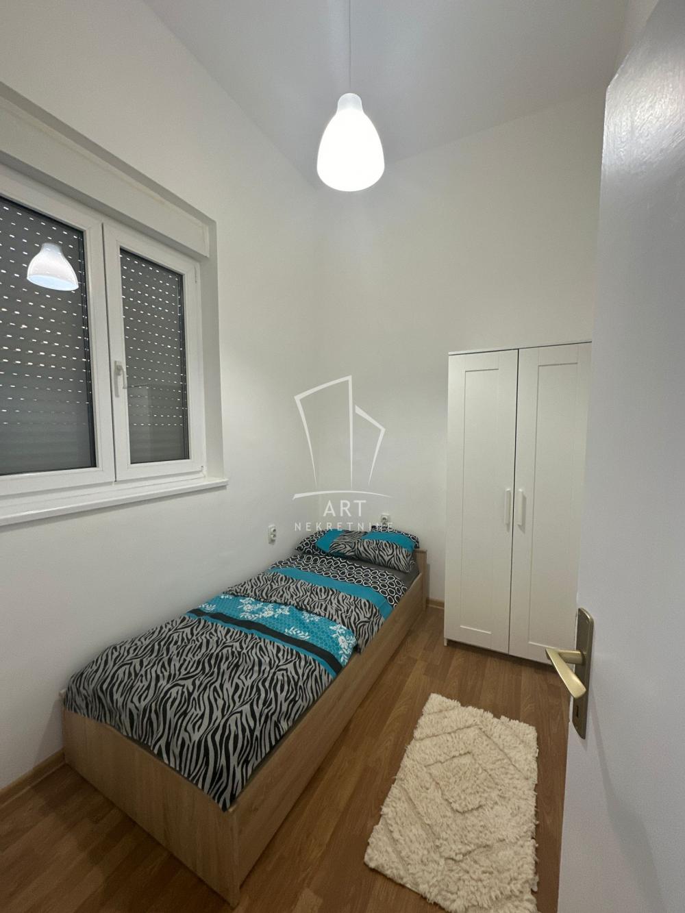Stan na prodaju u Beogradu, Senjak, dvoiposoban, 31m2, cena 145000 evra