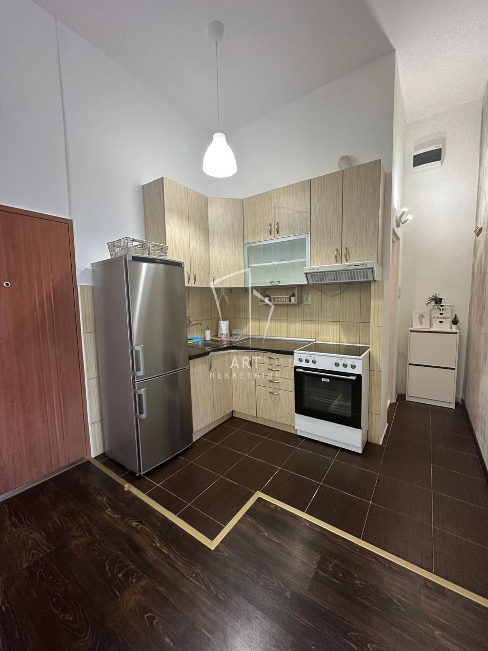 Stan na prodaju u Beogradu, Senjak, dvoiposoban, 31m2, cena 145000 evra