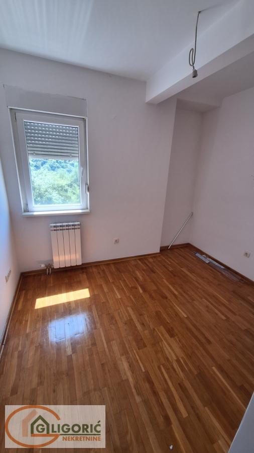 Stan na prodaju u Beogradu, Kanarevo brdo, trosoban, 81m2, cena 160000 evra