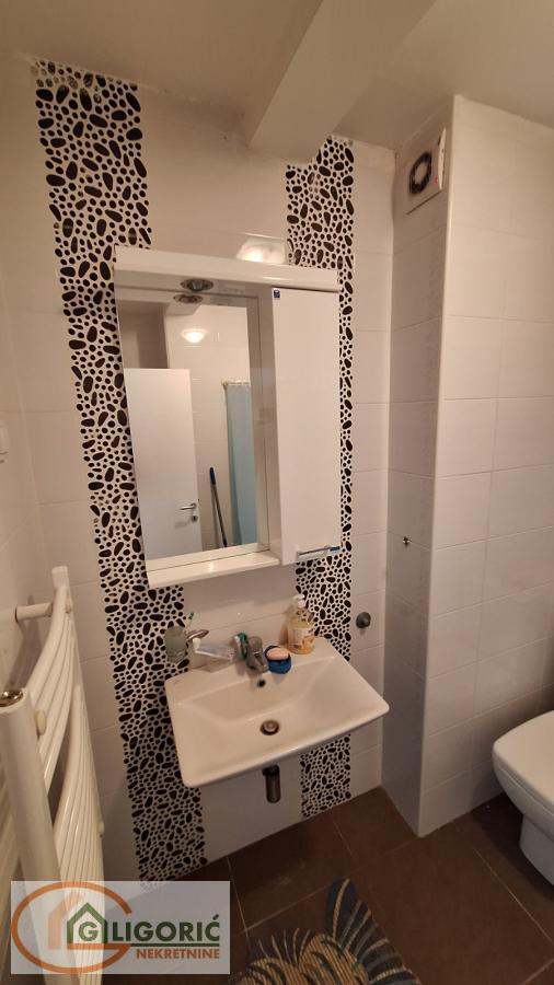 Stan na prodaju u Beogradu, Kanarevo brdo, trosoban, 81m2, cena 160000 evra