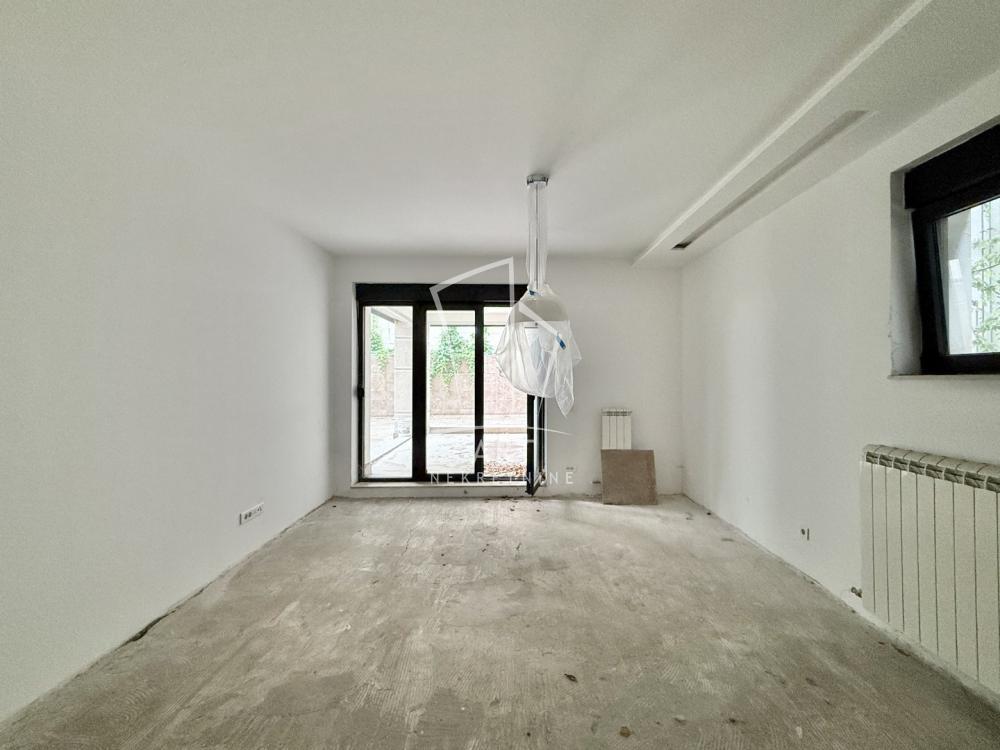 Stan na prodaju u Beogradu, Autokomanda, trosoban, 70m2, cena 250000 evra