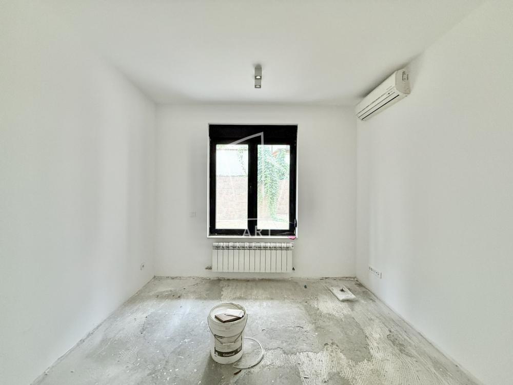 Stan na prodaju u Beogradu, Autokomanda, trosoban, 70m2, cena 250000 evra