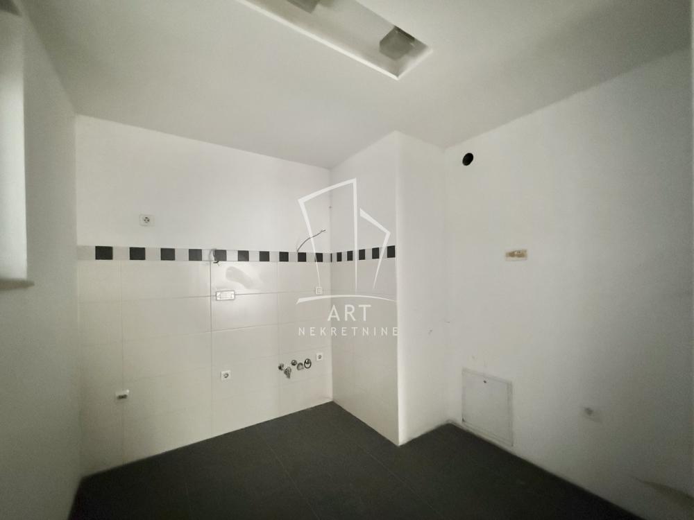 Stan na prodaju u Beogradu, Autokomanda, trosoban, 70m2, cena 250000 evra