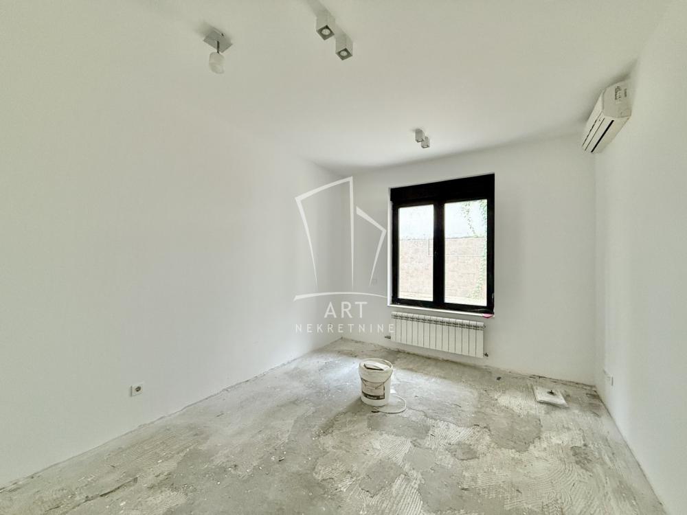Stan na prodaju u Beogradu, Autokomanda, trosoban, 70m2, cena 250000 evra