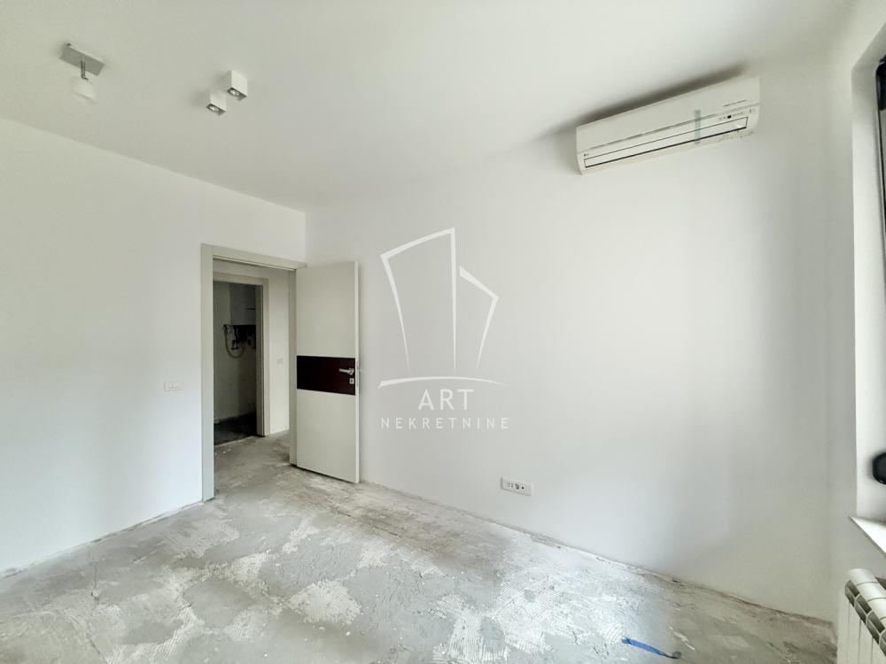 Stan na prodaju u Beogradu, Autokomanda, trosoban, 70m2, cena 250000 evra