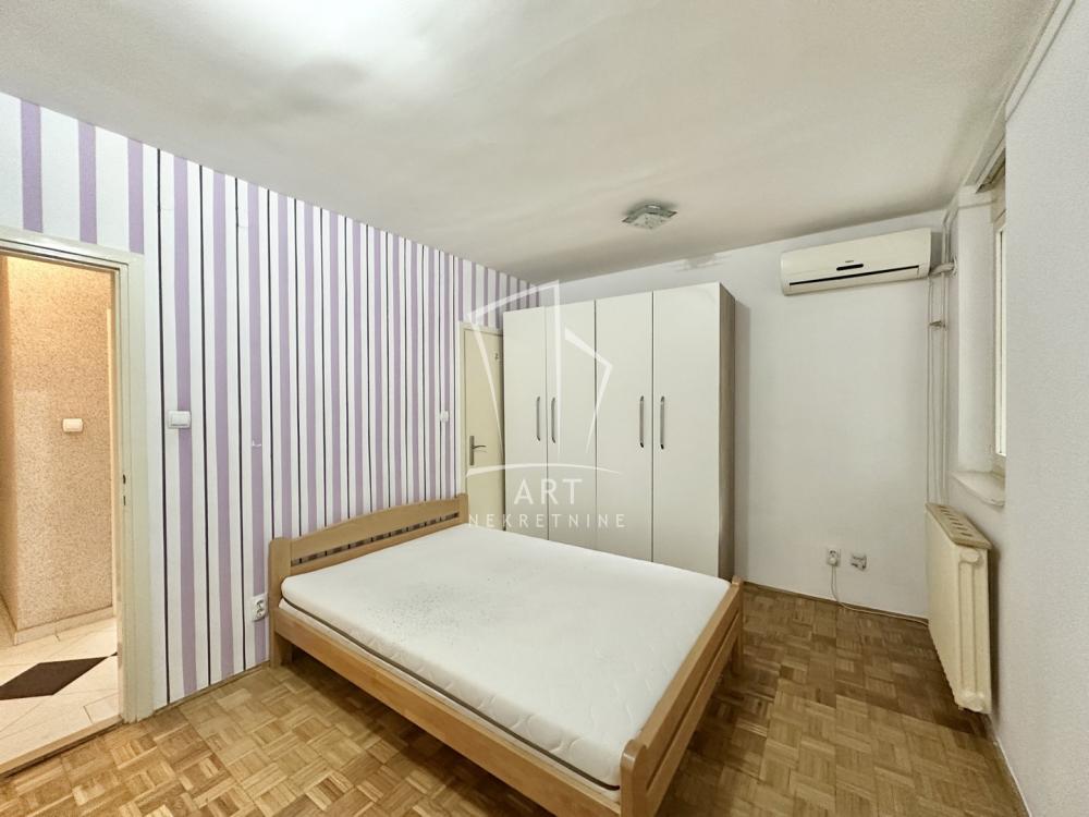 Stan na prodaju u Beogradu, Mirijevo, trosoban, 75m2, cena 179000 evra