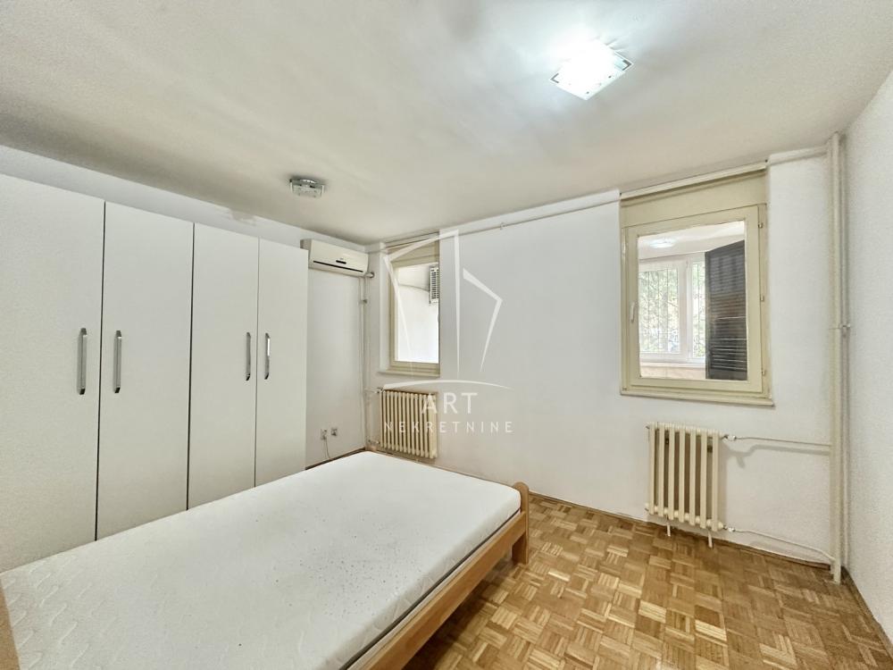 Stan na prodaju u Beogradu, Mirijevo, trosoban, 75m2, cena 179000 evra