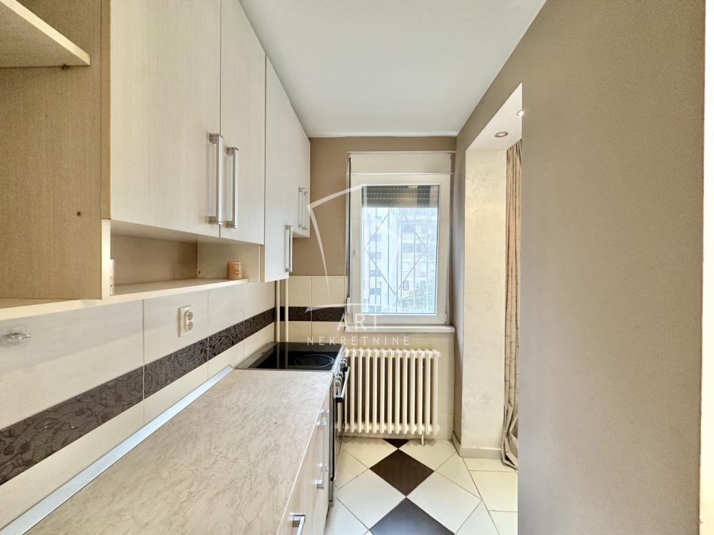 Stan na prodaju u Beogradu, Mirijevo, trosoban, 75m2, cena 179000 evra