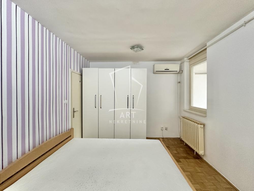 Stan na prodaju u Beogradu, Mirijevo, trosoban, 75m2, cena 179000 evra