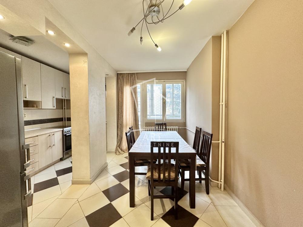 Stan na prodaju u Beogradu, Mirijevo, trosoban, 75m2, cena 179000 evra