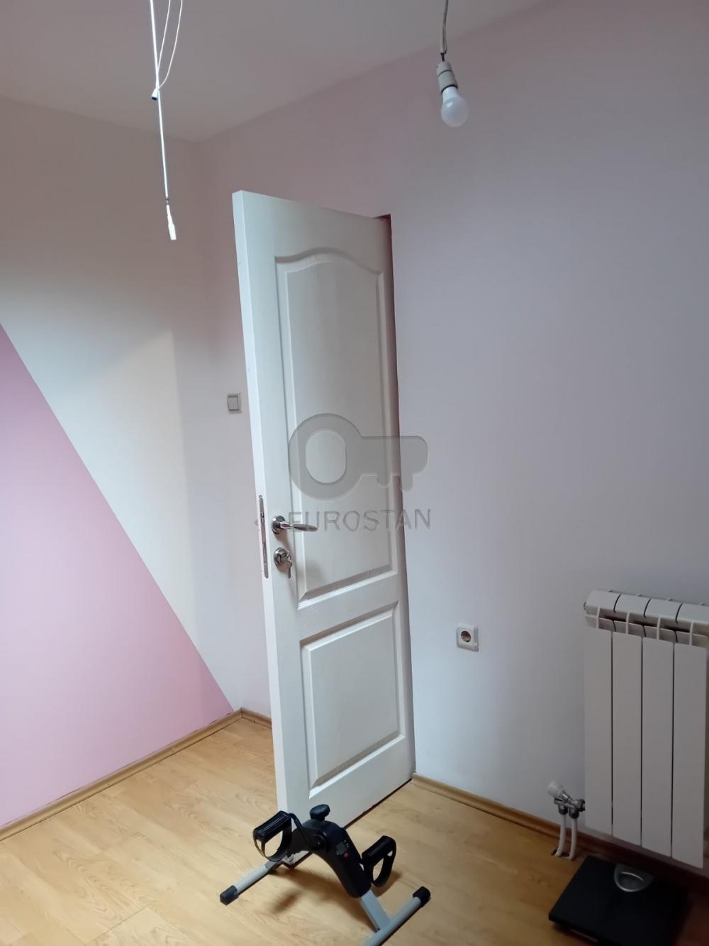 Stan na prodaju u Beogradu, Petlovo brdo, dvoiposoban, 50m2, cena 75500 evra