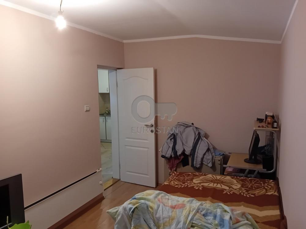 Stan na prodaju u Beogradu, Petlovo brdo, dvoiposoban, 50m2, cena 75500 evra
