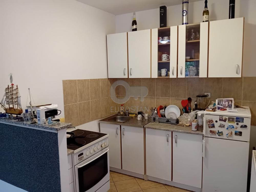 Stan na prodaju u Beogradu, Petlovo brdo, dvoiposoban, 50m2, cena 75500 evra