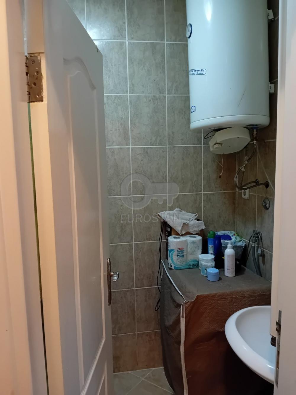 Stan na prodaju u Beogradu, Petlovo brdo, dvoiposoban, 50m2, cena 75500 evra