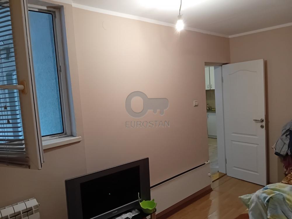 Stan na prodaju u Beogradu, Petlovo brdo, dvoiposoban, 50m2, cena 75500 evra