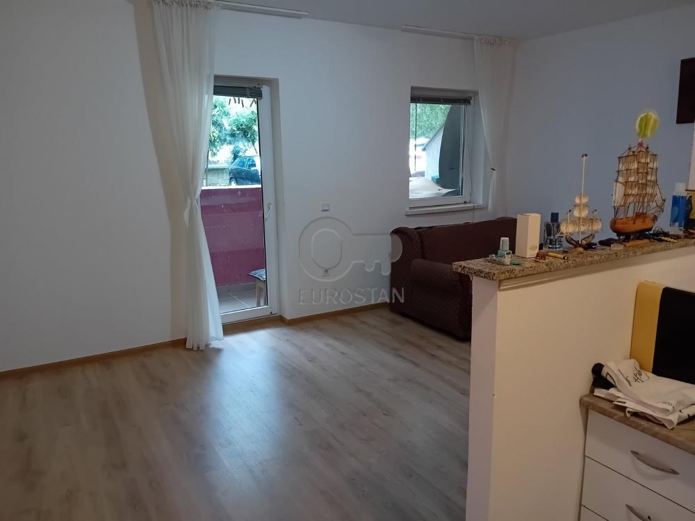 Stan na prodaju u Beogradu, Petlovo brdo, dvoiposoban, 50m2, cena 75500 evra