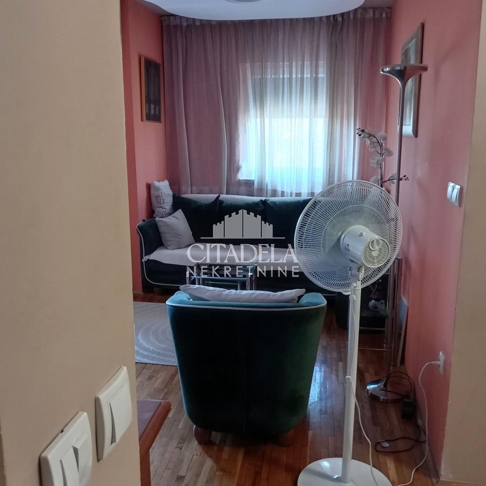 Stan na prodaju u Beogradu, Čukarica, cetvorosoban, 83m2, cena 160000 evra