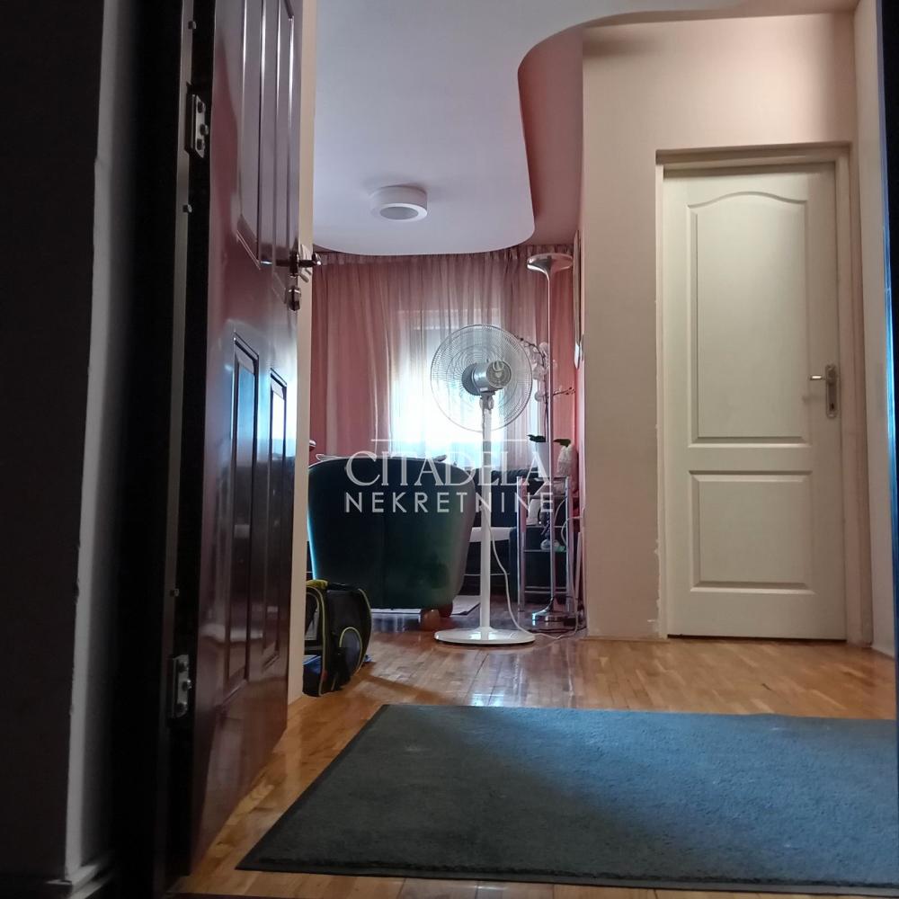 Stan na prodaju u Beogradu, Čukarica, cetvorosoban, 83m2, cena 160000 evra