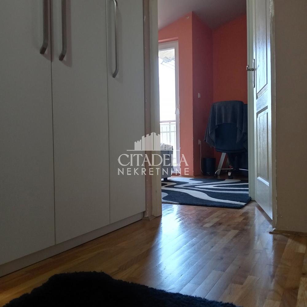Stan na prodaju u Beogradu, Čukarica, cetvorosoban, 83m2, cena 160000 evra
