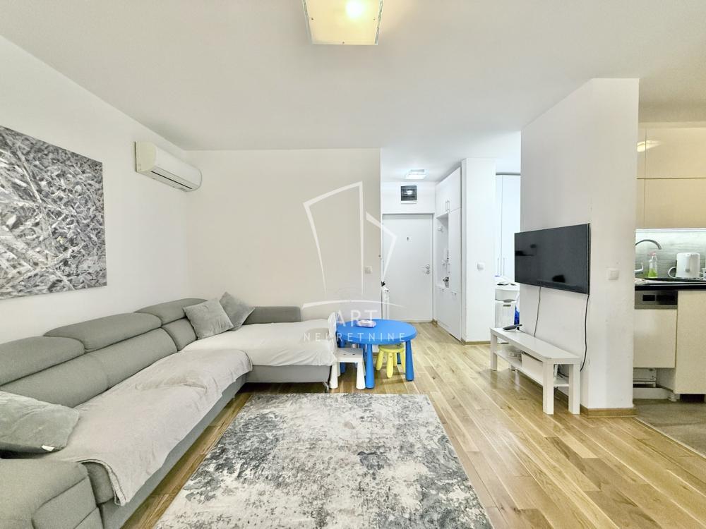 Stan na prodaju u Beogradu, Pašino brdo, cetvorosoban, 43m2, cena 228000 evra