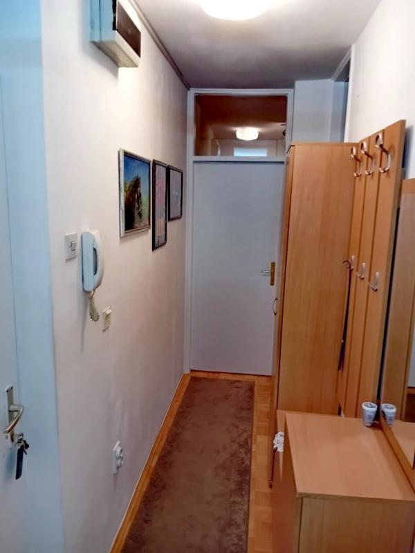 Stan na prodaju u Beogradu, Novi Beograd blok 21 (10. gimnazija), dvosoban, 43m2, cena 185000 evra
