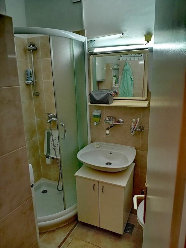 Stan na prodaju u Beogradu, Novi Beograd blok 21 (10. gimnazija), dvosoban, 43m2, cena 185000 evra