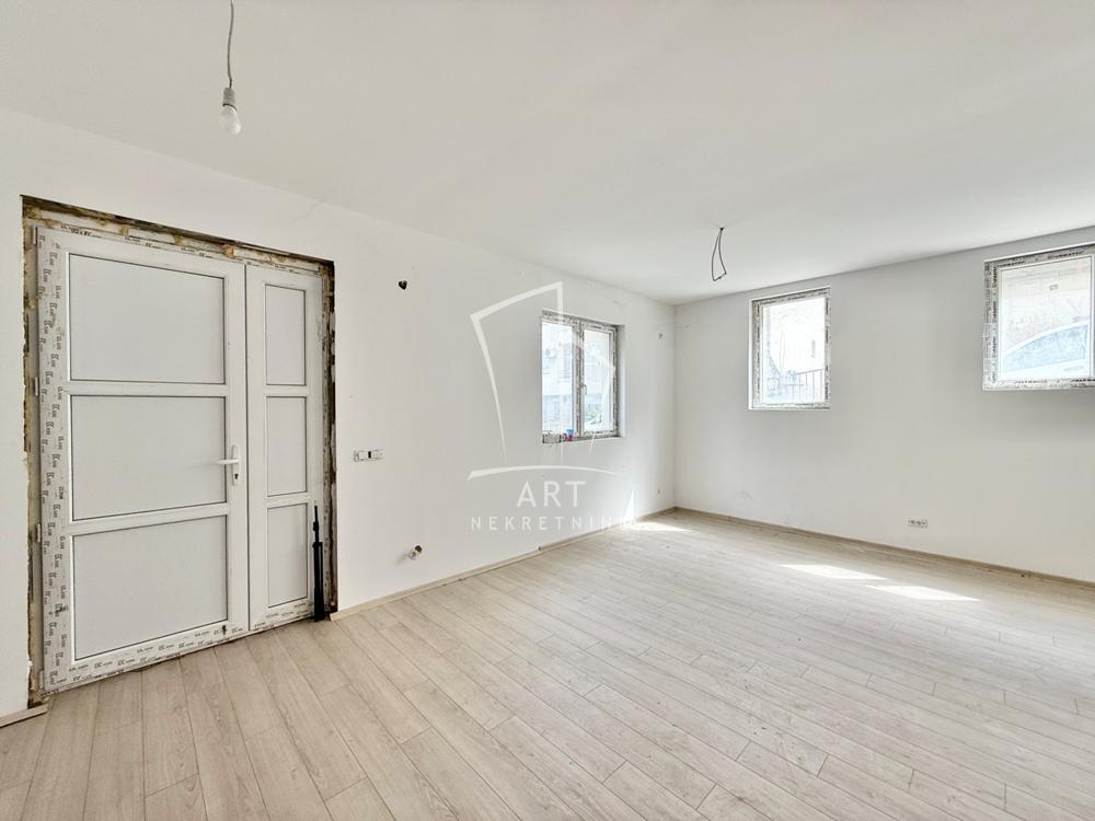 Stan na prodaju u Beogradu, Mirijevo, cetvorosoban, 50m2, cena 121000 evra