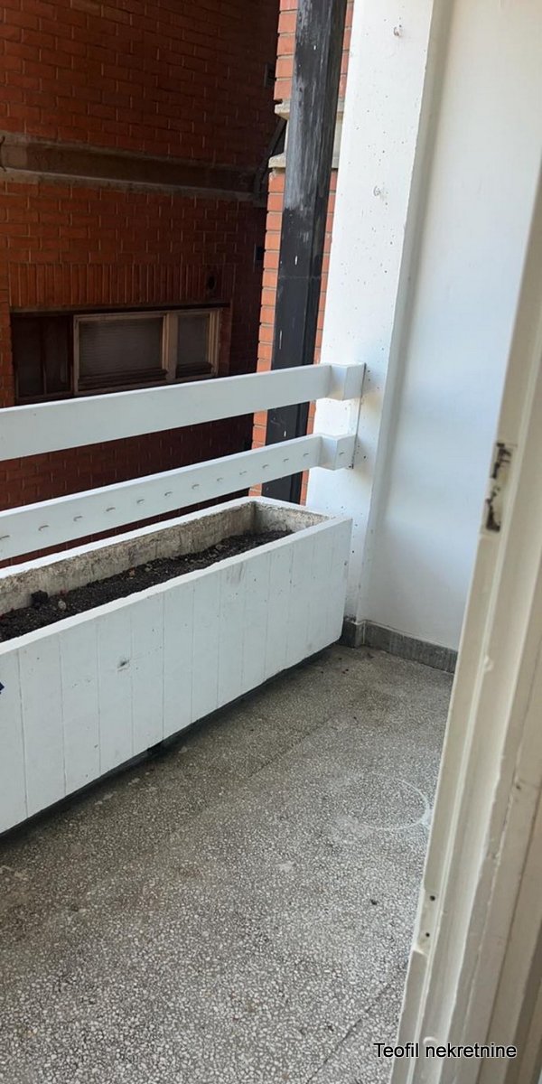 Stan na prodaju u Beogradu, Zemun, trosoban, 83m2, cena 200000 evra