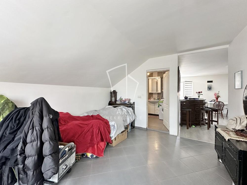 Stan na prodaju u Beogradu, Surčin, trosoban, 94m2, cena 145000 evra