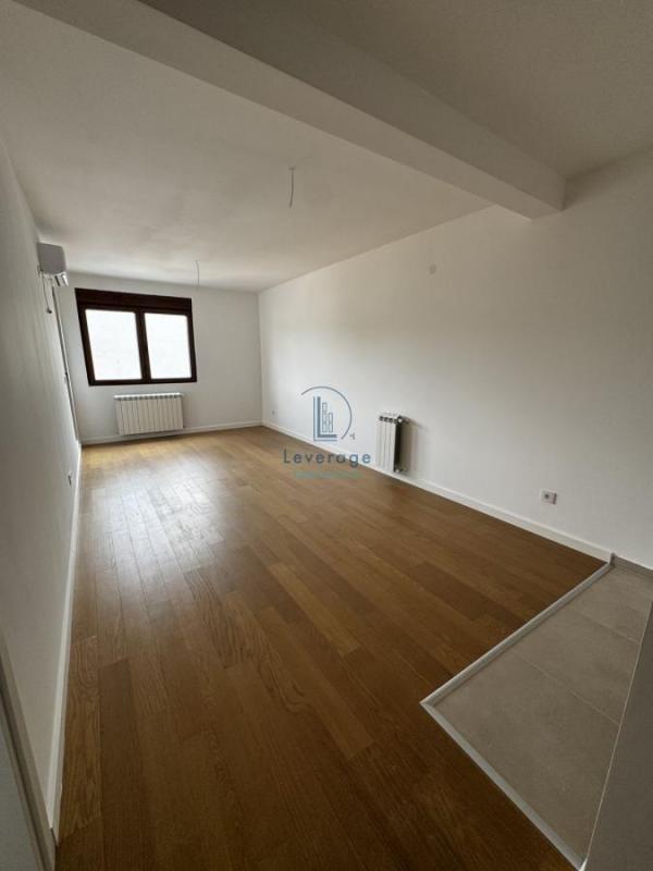 Stan na prodaju u Beogradu, Vukov spomenik, jednoiposoban, 51m2, cena 192000 evra
