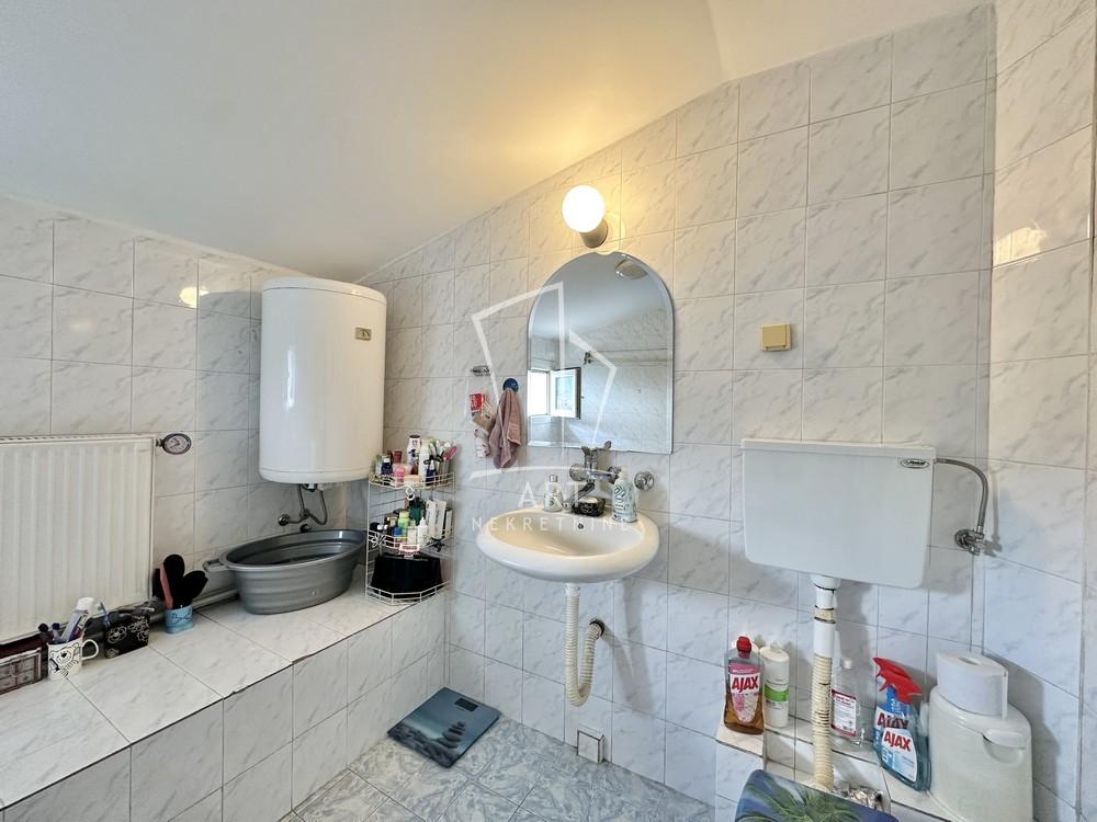Stan na prodaju u Beogradu, Čukarica, cetvorosoban, 76m2, cena 164500 evra