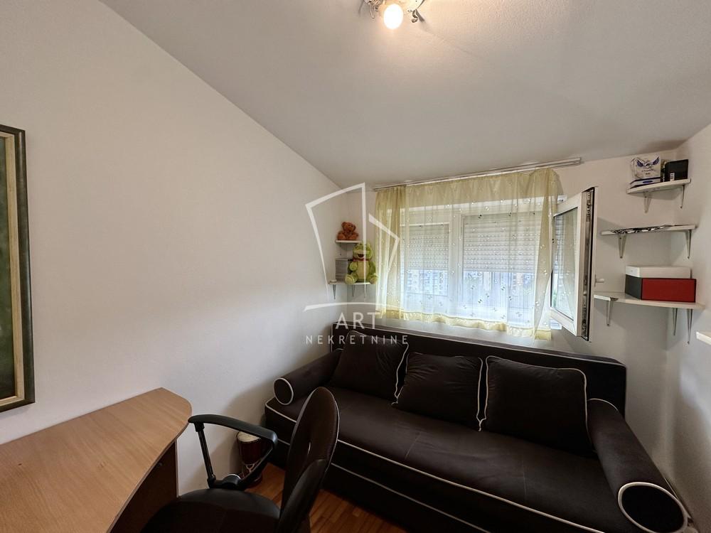 Stan na prodaju u Beogradu, Čukarica, cetvorosoban, 76m2, cena 164500 evra