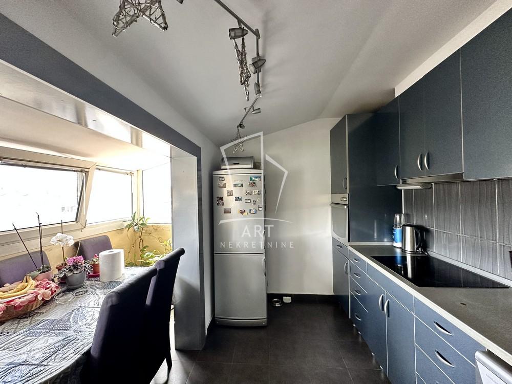 Stan na prodaju u Beogradu, Čukarica, cetvorosoban, 76m2, cena 164500 evra