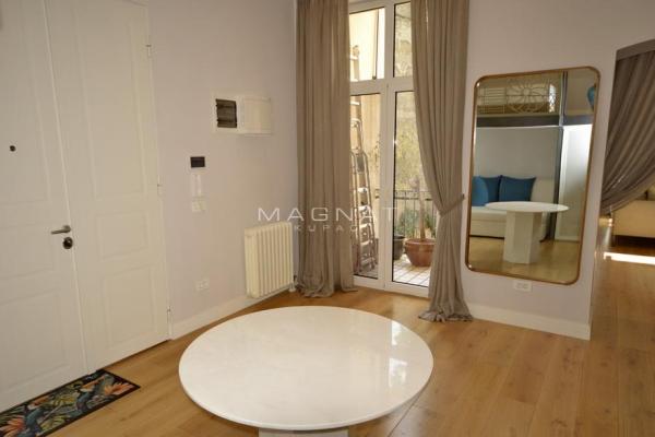 Stan na prodaju u Beogradu, Knez Mihailova, dvoiposoban, 130m2, cena 950000 evra