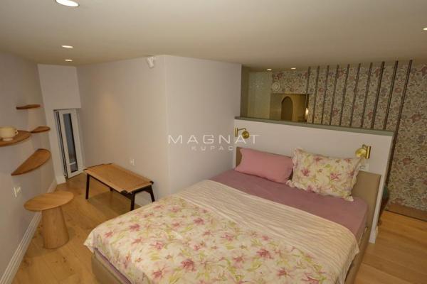 Stan na prodaju u Beogradu, Knez Mihailova, dvoiposoban, 130m2, cena 950000 evra