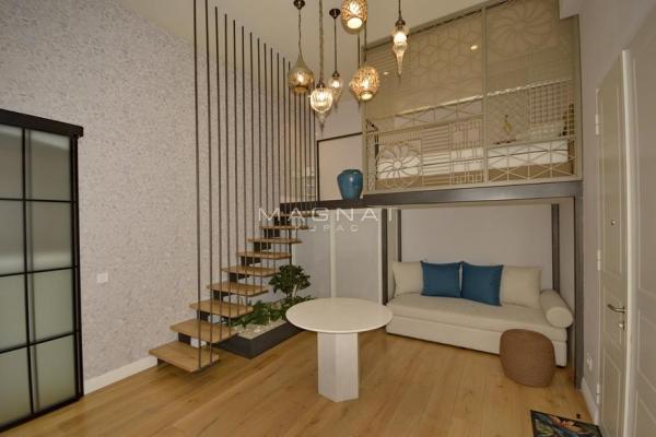 Stan na prodaju u Beogradu, Knez Mihailova, dvoiposoban, 130m2, cena 950000 evra