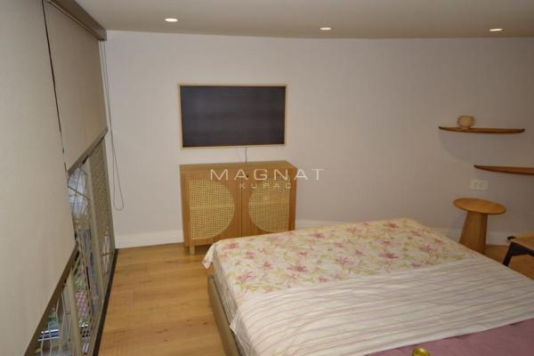 Stan na prodaju u Beogradu, Knez Mihailova, dvoiposoban, 130m2, cena 950000 evra