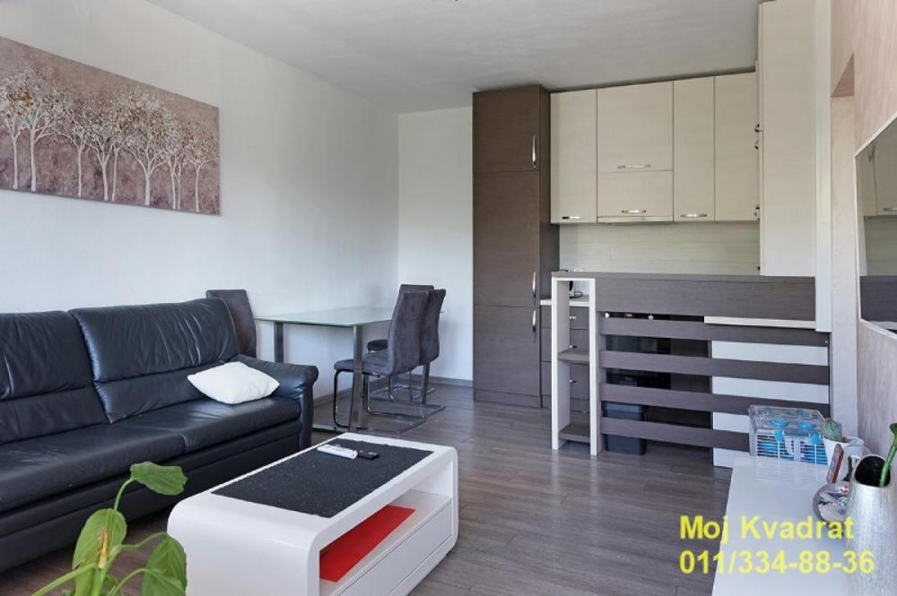 Stan na prodaju u Beogradu, Bulbulder, trosoban, 50m2, cena 165000 evra