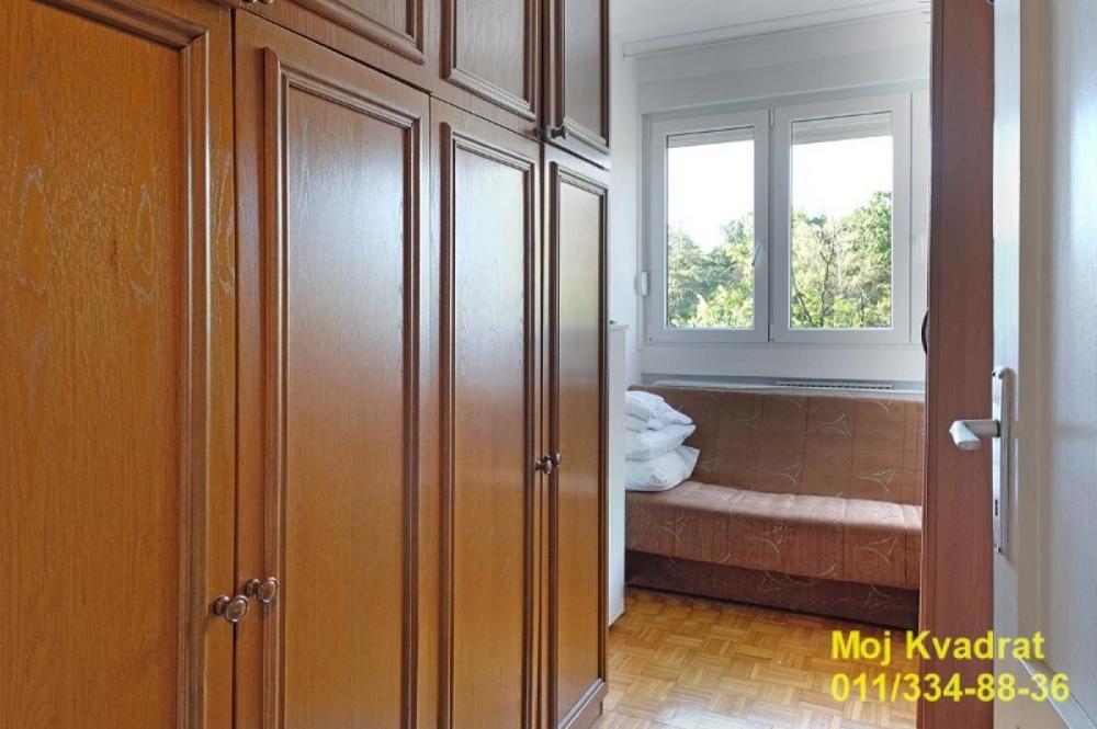 Stan na prodaju u Beogradu, Bulbulder, trosoban, 50m2, cena 165000 evra