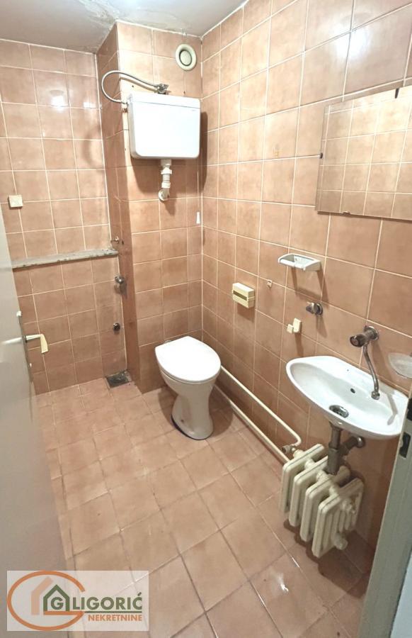 Stan na prodaju u Beogradu, Cerak, trosoban, 87m2, cena 195000 evra