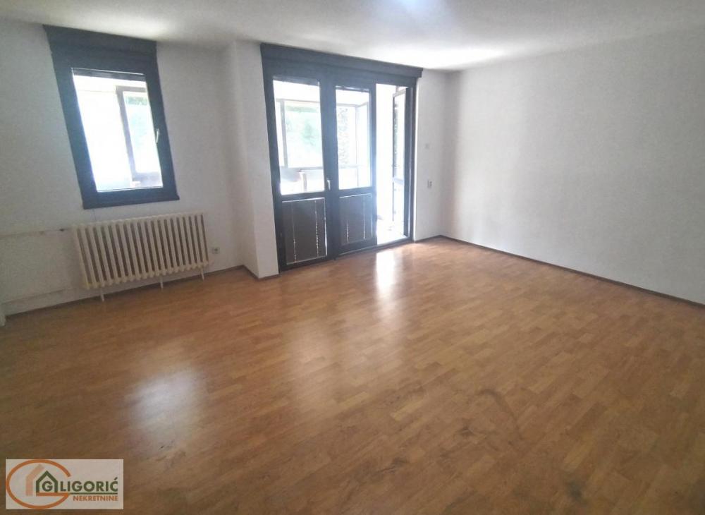 Stan na prodaju u Beogradu, Cerak, trosoban, 87m2, cena 195000 evra