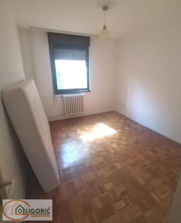 Stan na prodaju u Beogradu, Cerak, trosoban, 87m2, cena 195000 evra