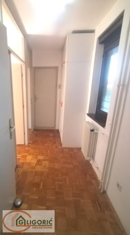 Stan na prodaju u Beogradu, Cerak, trosoban, 87m2, cena 195000 evra