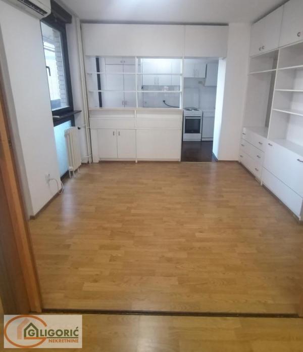 Stan na prodaju u Beogradu, Cerak, trosoban, 87m2, cena 195000 evra