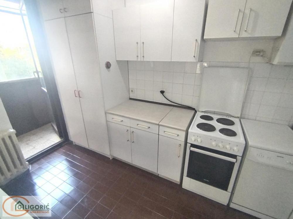 Stan na prodaju u Beogradu, Cerak, trosoban, 87m2, cena 195000 evra